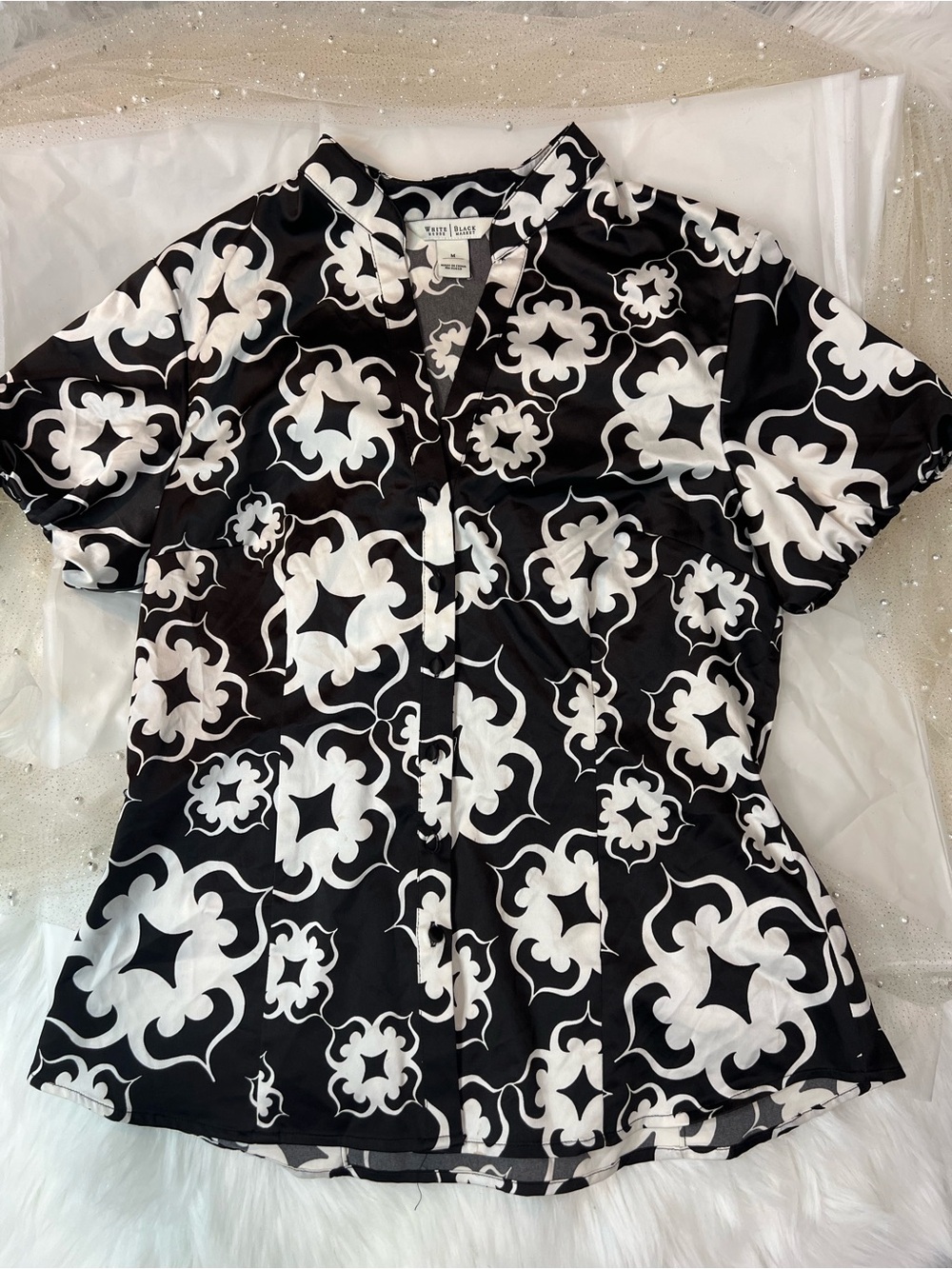 White House Black Market Black and White Scroll-Print Button Down Top